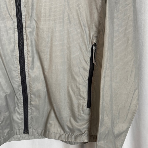 The North Face Men's Silver Windbreaker Jacket - Picture 3 of 10
